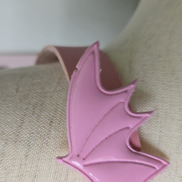 Cute Batwings Heart Faux Leather Choker in Pink, NWT - Picture 8 of 13